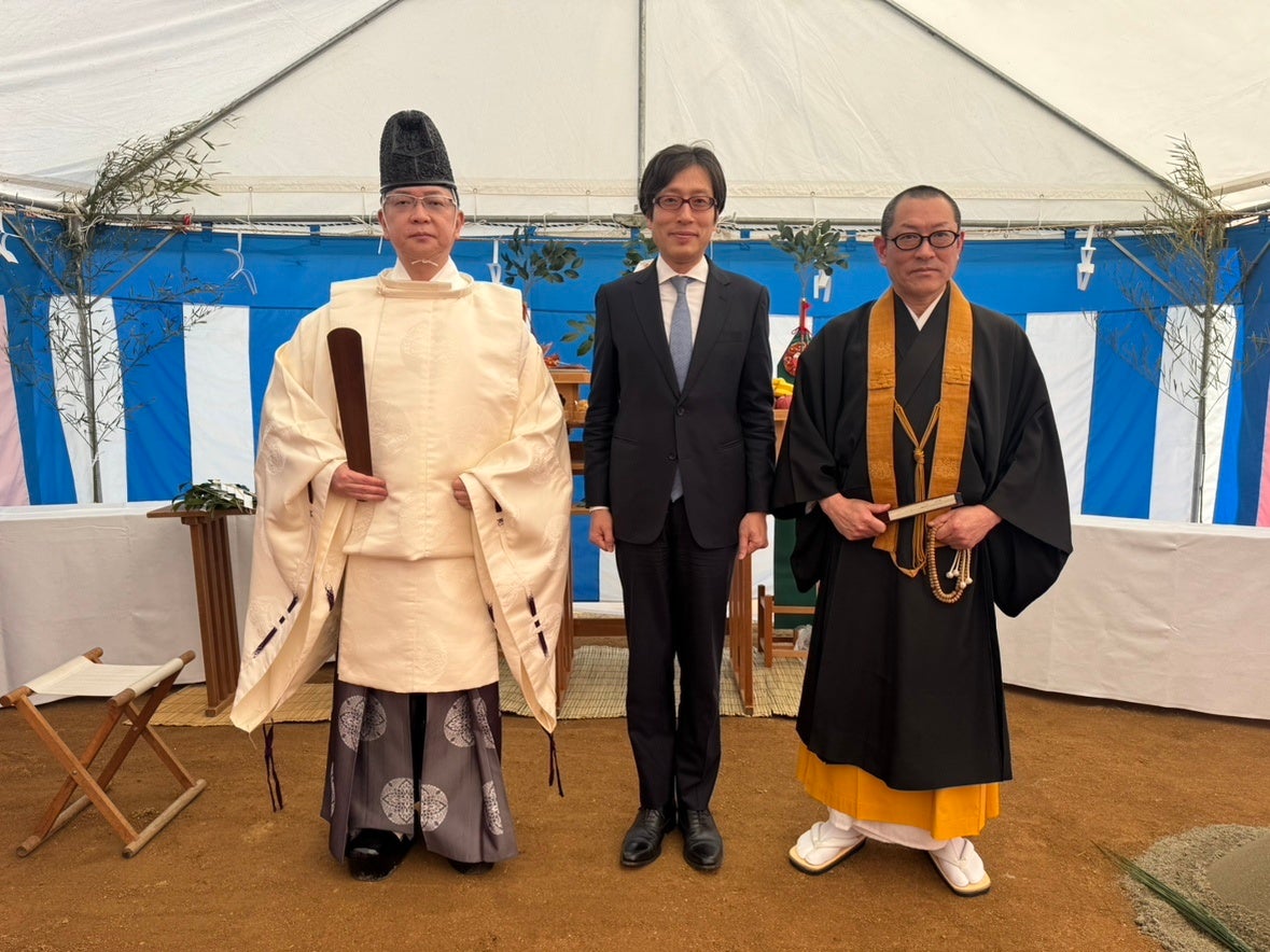 八坂霊園での祈りのひとこま